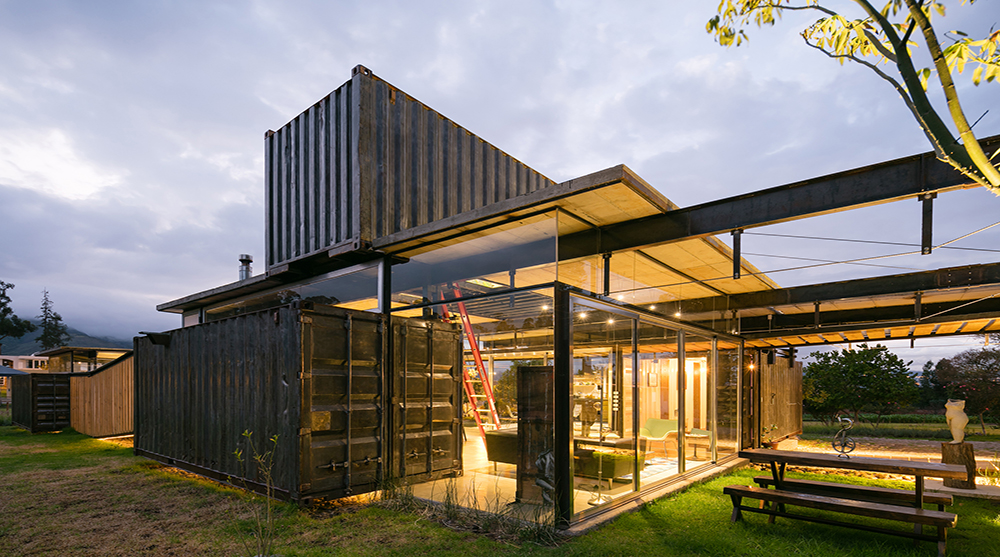 Restaurants pop up inside recycled shipping containers